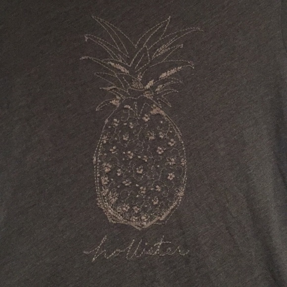 Hollister T-shirt - Picture 2 of 3
